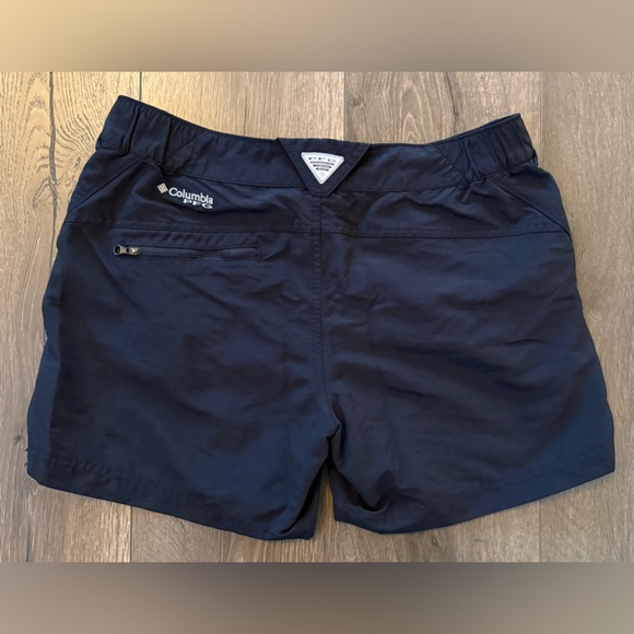 Columbia Omni Shade PFG Outdoor Black Shorts Women’s Size Medium - Picture 2 of 9